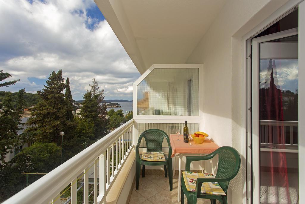 Apartments Julija Хвар Экстерьер фото
